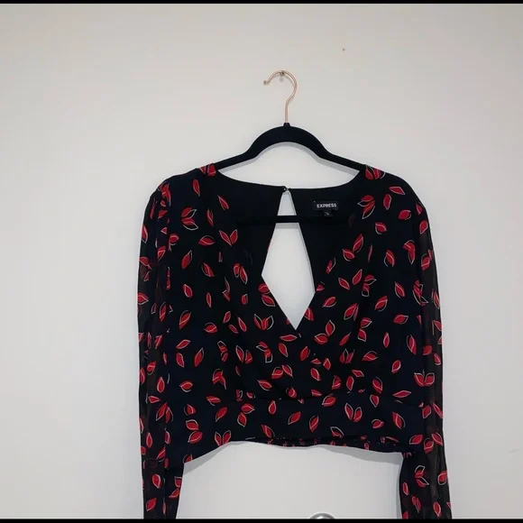 Express printed red and black blouse. - Picture 10 of 12